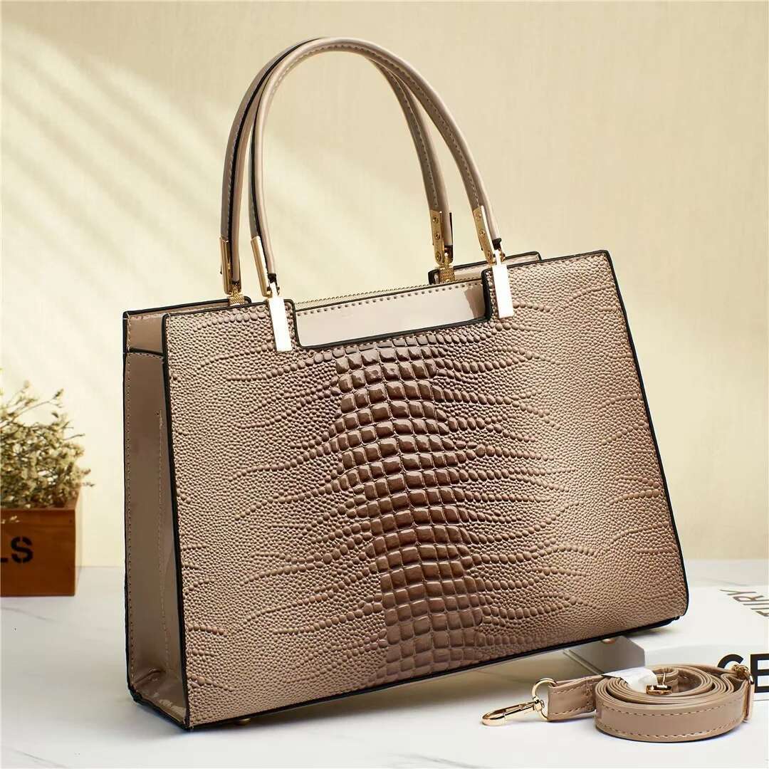 Simple Trend Handbag New Fashion Bright Leather Women's Large Capacity Shoulder Bag