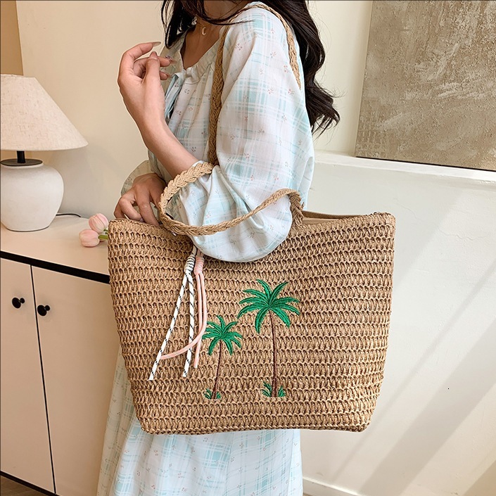 2025 New Korean Fashion Trend Handheld Tote for Women's Beach Vacation Style Outward Straw Woven Shoulder Bag