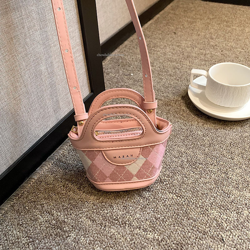 2025 Free Shipping Designer Women's Bag New Children's Mini Bucket Handbag Fashion Korean Version Comparison Diamond Grid Single Shoulder Cr