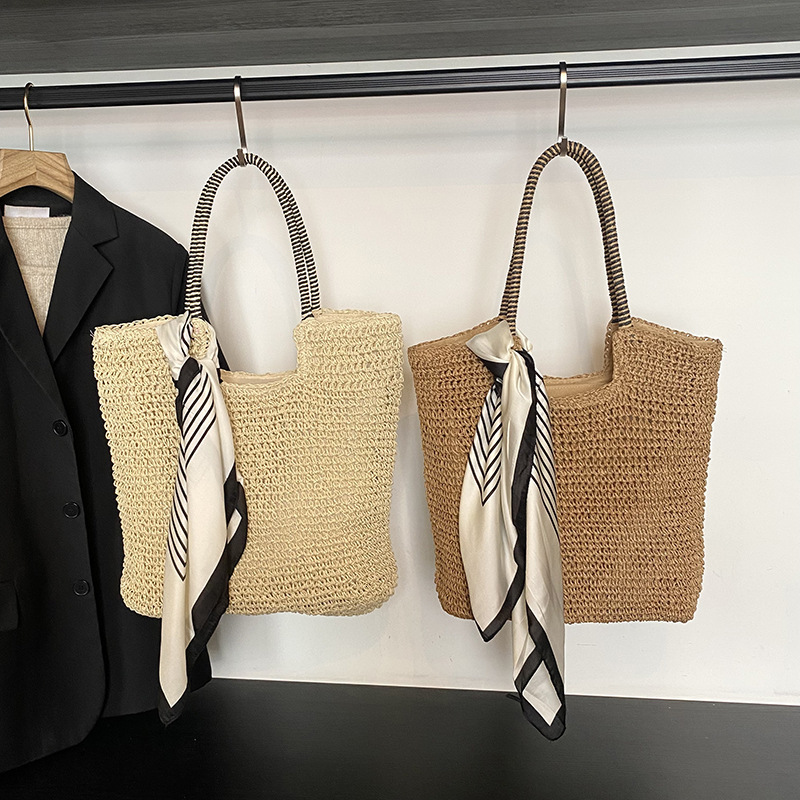Casual Handheld Tote for Women 2025 New Large Capacity Handmade Grass Woven Beach Resort Shoulder Bag