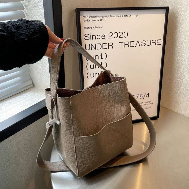 Commuting Fashion Basic Versatile Simple Wide Bucket Single Shoulder Crossbody Bag