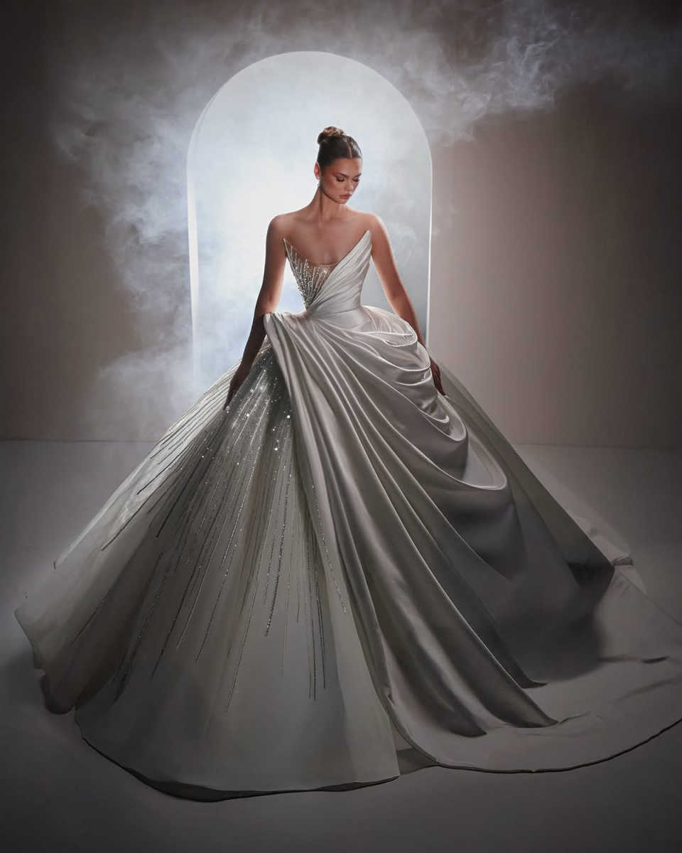 Luxurious Ball Gown Wedding Dress Sweetheart Neck Sleeveless Bridal Gowns Sequins Pearls Sweep Train Dresses Custom Made vestidos de novia