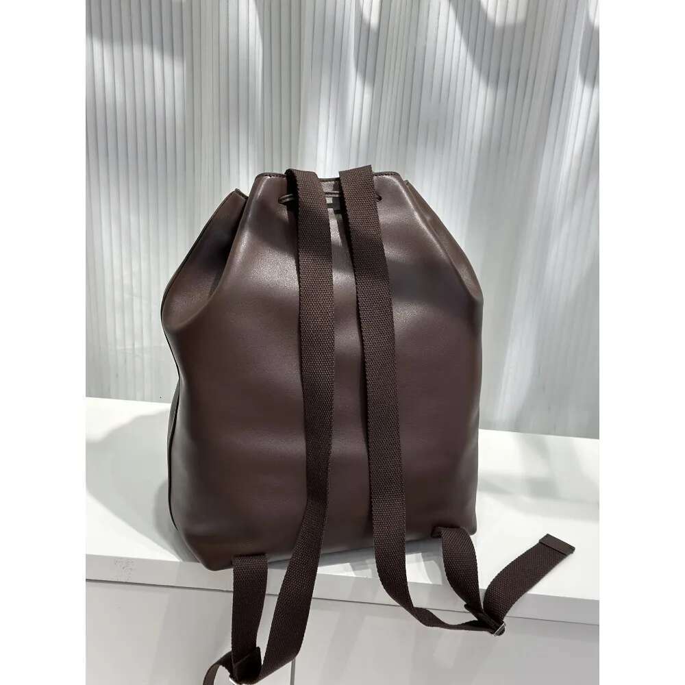 High Quality Designer Bags Leather Casual Backpack Commuter Versatile Portable Large Capacity Bucket Travel Bag Womens Luxury Bag