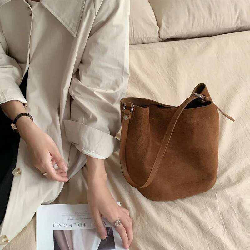 Retro Style Commuting Leather 2024 New Frosted Cowhide Bucket Bag, Women's High-End Single Shoulder Crossbody Bag