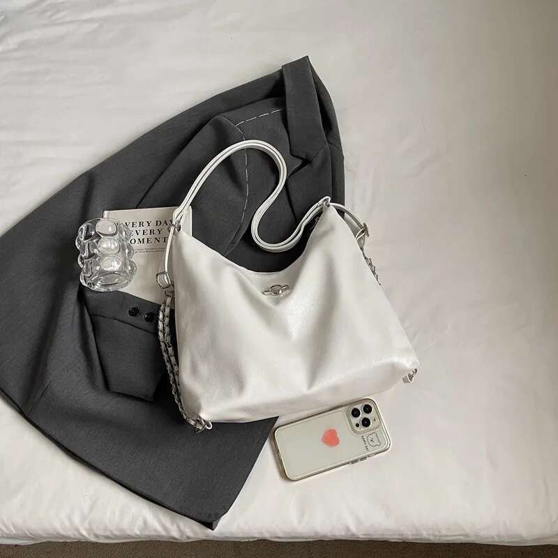 A Versatile Must-Have Commuting, Ideal For The Fashion-Forward. High-Quality Small-Niche Design Crossbody Bag