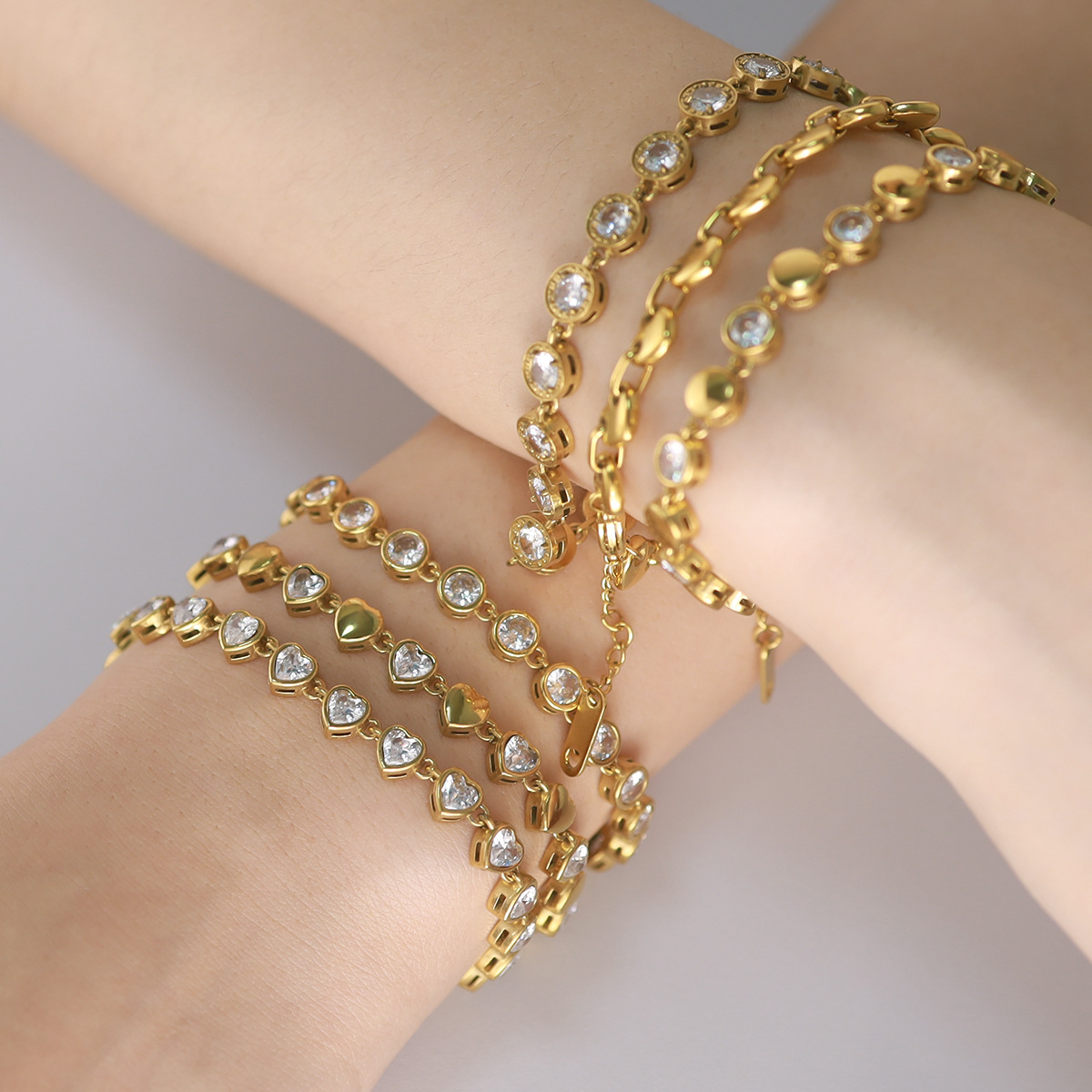 Gifting Idea Dazzling Heart-Stone Band Accessory for Everyday Use