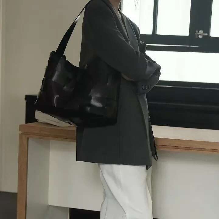 High-End Feel NicheDesign Women's Tote True Leather Large Capacity Versatile Single Shoulder Handbag Underarm Bag Vintage St