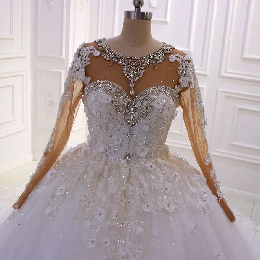 Gorgeous Ballgown Wedding Dresses Bridal Gown Lace Applique Crystals Beaded Long Sleeves Plus Size Vestidos De Novia Custom Made Chapel Garden