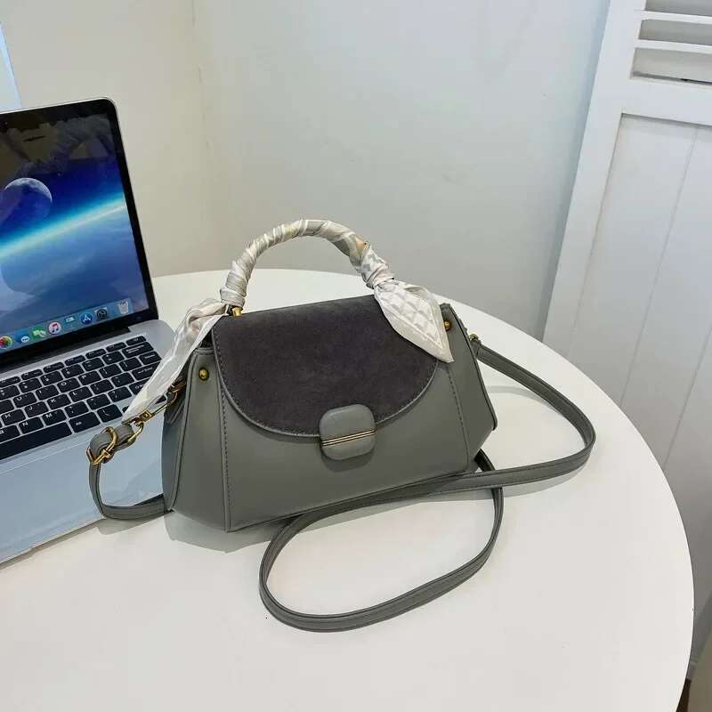 Hottest Pick Women's Spacious Retro Tote - 2025 Collection, Convertible Shoulder/Hand Carry, Trendy Silk Design