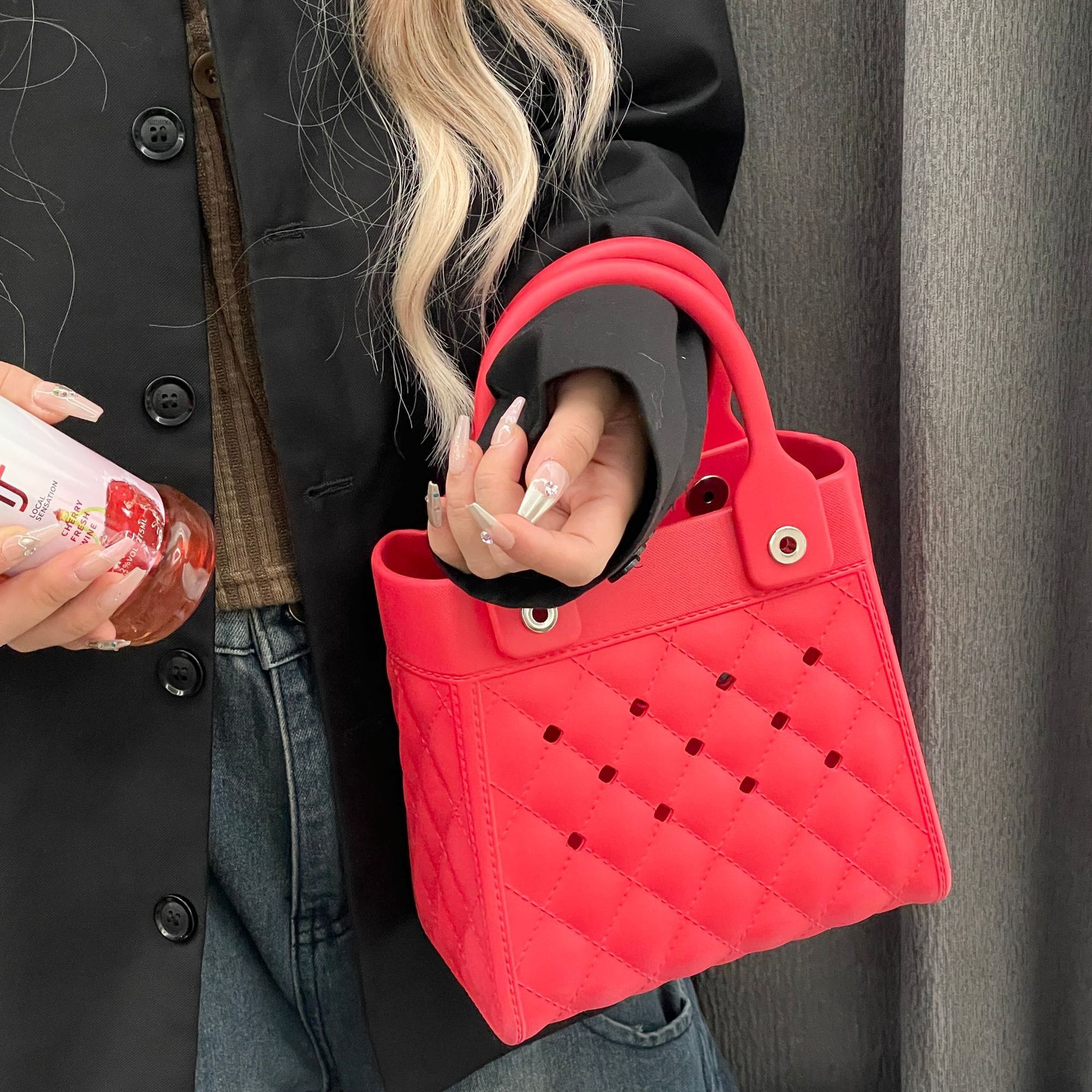 Korean Version Niche Tote 2024 Early Autumn New Women's Personalized Dopamine Small Bag Hollowed Out Diamond Grid Handbag