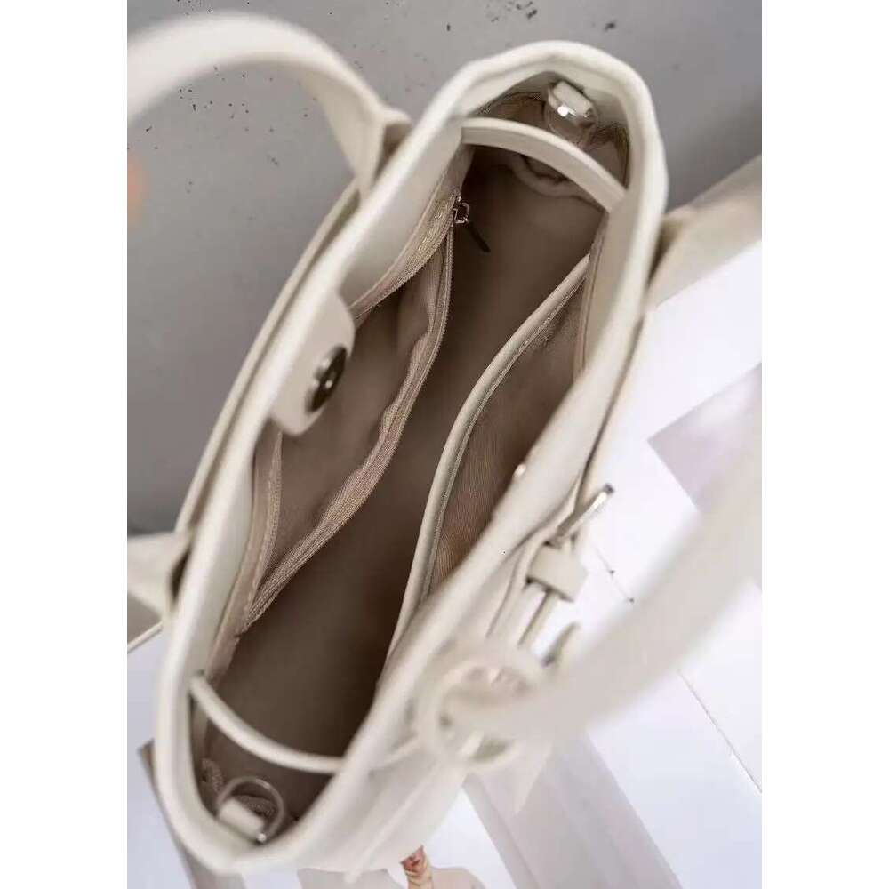 Fashion Vegan Leather Lock Small Ladies Handbags Classic High Quality Trendy Crossbody Women Hand Bags