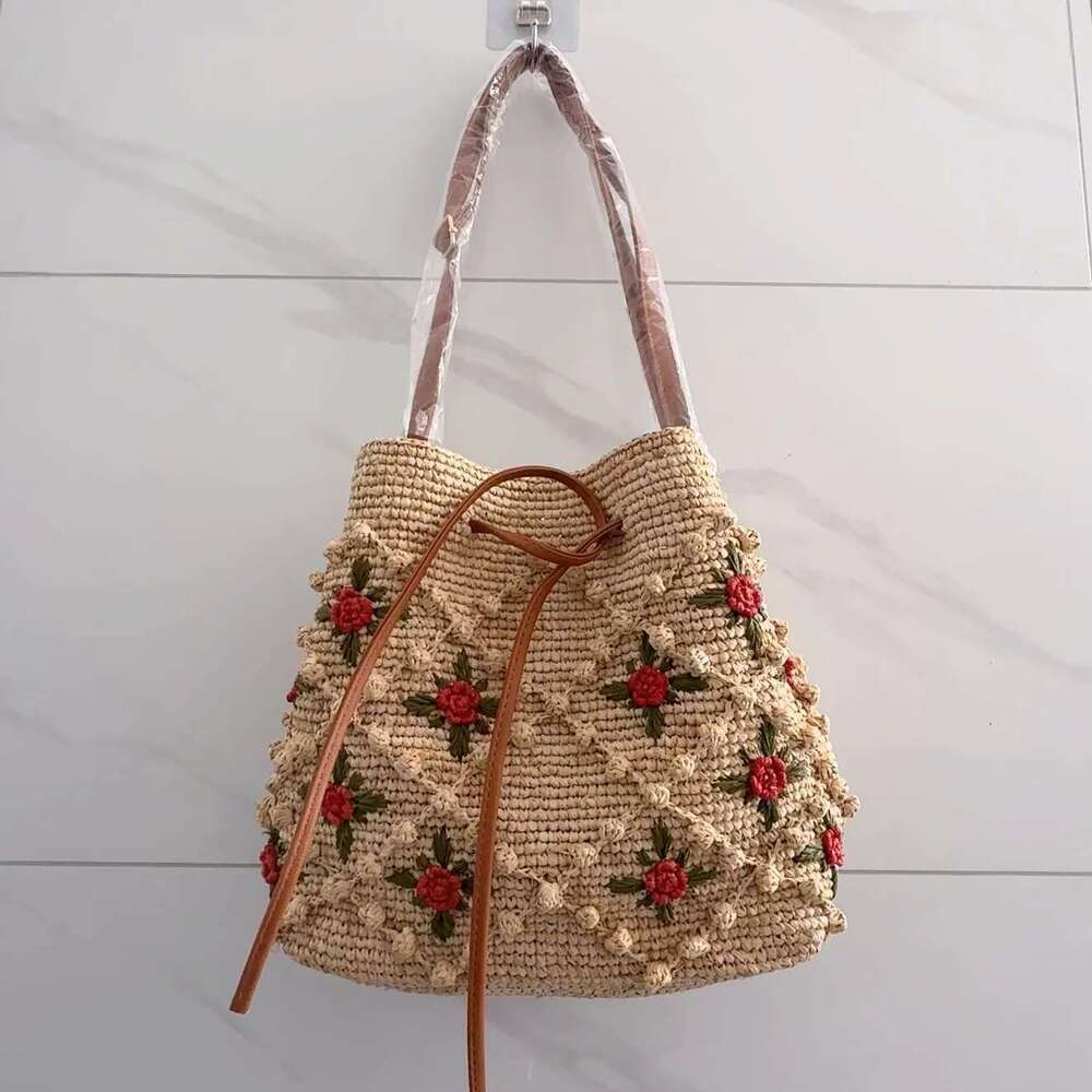 2025 New French Fashion Handmade Flower Natural Raffia Straw Grass For Women Designer Handbags Beach Tote Bag