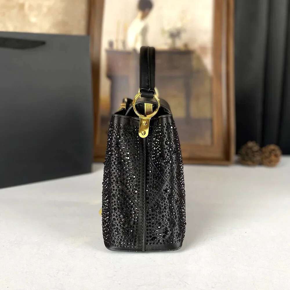 Shining Style Handbag 2025 New European And American Women's Bag Rivet Water Dia Decoration Light Single