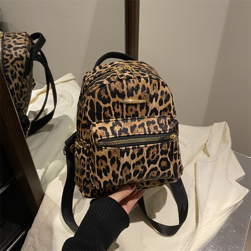 Free Delivery Designer Bag Trendy Leopard Print Backpack Fashionable And Casual Oxford Cloth 2025 Winter New Stylish Outdoor Backpack Luxury Bag