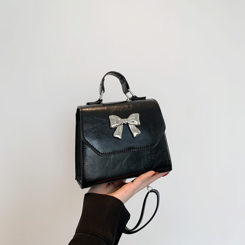 Free Delivery Designer Bag Women's 2025 New Solid Color Texture Fashionable Flip Shoulder Crossbody Winter Stylish Hand Held Small Square Luxury 