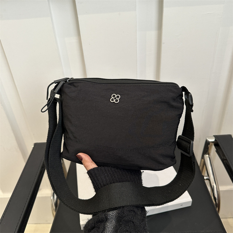 Free Delivery Designer Bag Small Hand Women's Crossbody 2025 New Versatile Zipper Single Shoulder Nylon Mobile Phone Coin Purse Winter Commuting 