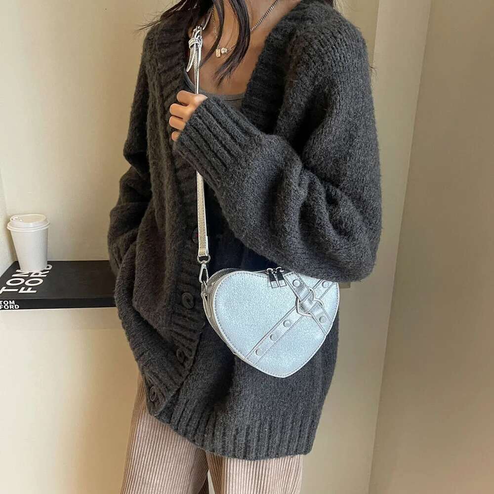 Vintage Y2K Small Chain Rivet Shoulder Heart Shaped Purse Handbag Red PU Leather Gothic Tote Fashion Women Crossbody Bag