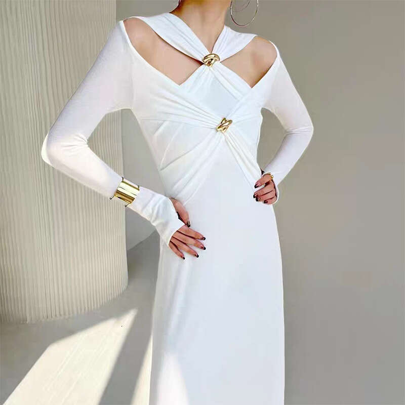 2025 Spring New Fashionable Lady Imperial Sister Style Long Design Sense Contrasting Colors Showing Thinning Knitted Dress for Women's Interior