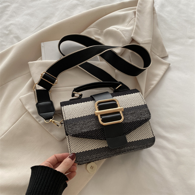 Free Delivery Designer Bag Color Blocking Korean Version Women's Shoulder With Simple Temperament Hand Held Small Square 2025 Autumn And Winter N