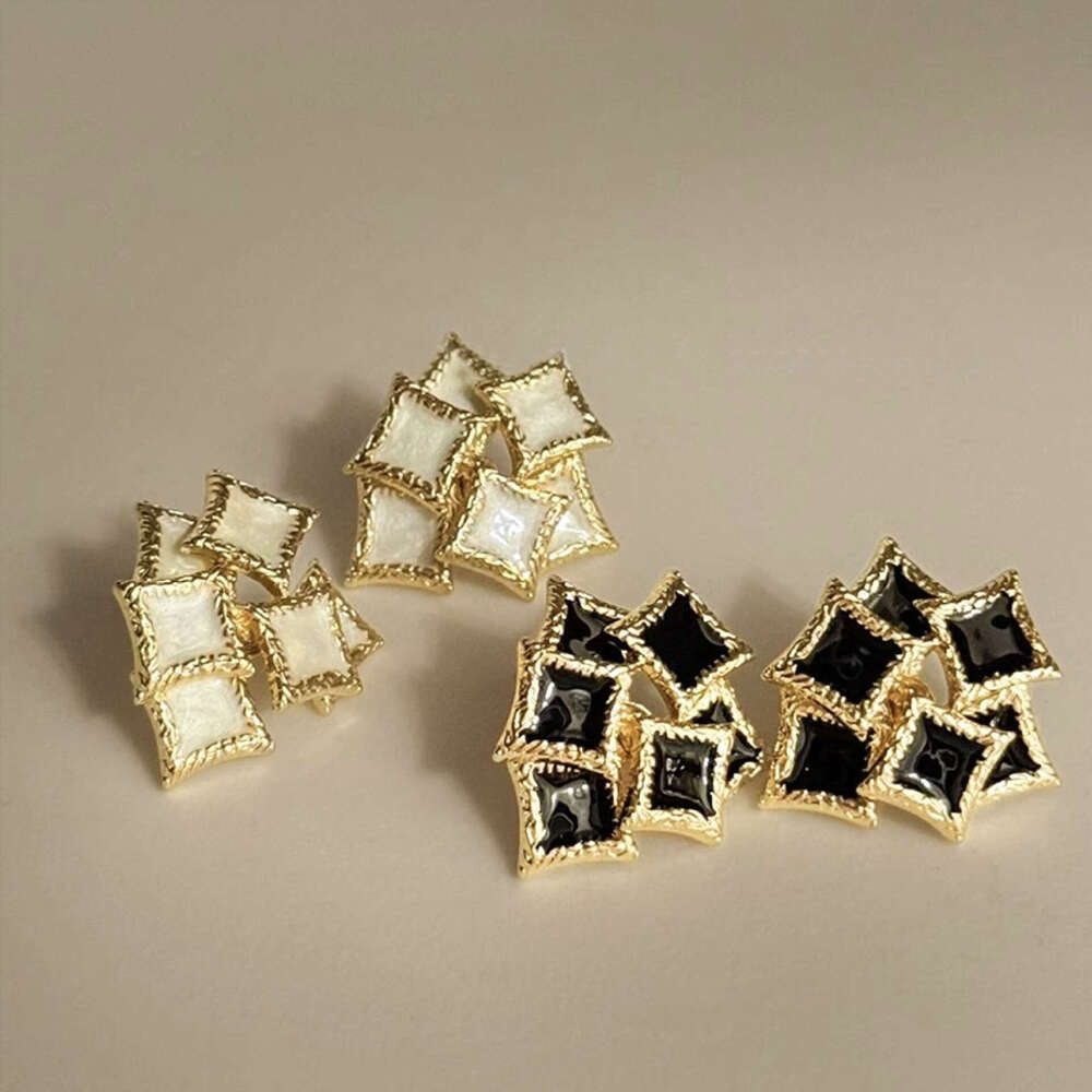 Qiongyu's new oil dripping square double-layer French fashion earrings, versatile and high-end earrings for women
