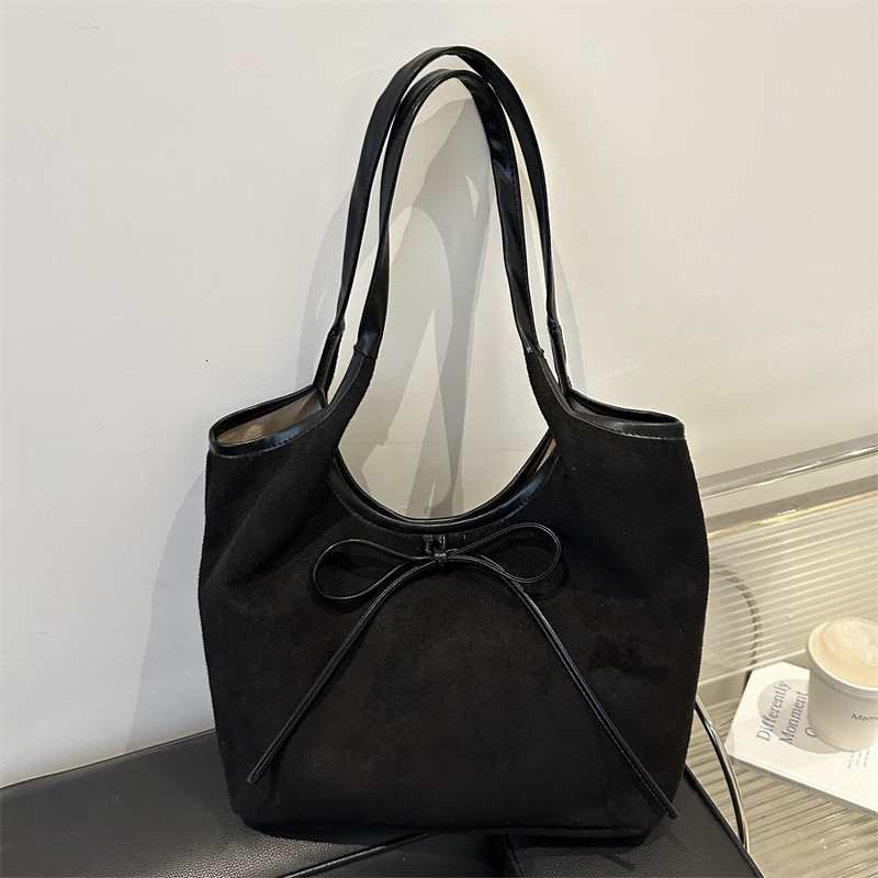 Free Delivery Designer Bag Outdoor Fashion Large Capacity Tote For Women 2025 New Autumn And Winter Style Armpit Niche Bow Single Shoulder Luxury Bag