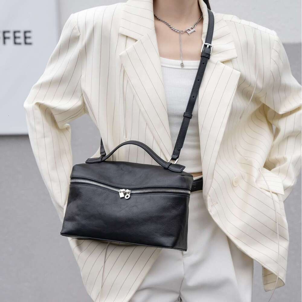 Tote Bag Vegetable Tanned Cowhide Portable Lunch Box For Women S New Leather High Texture Large Capacity Shoulder Bag Fashionable Commuting Crossbody 