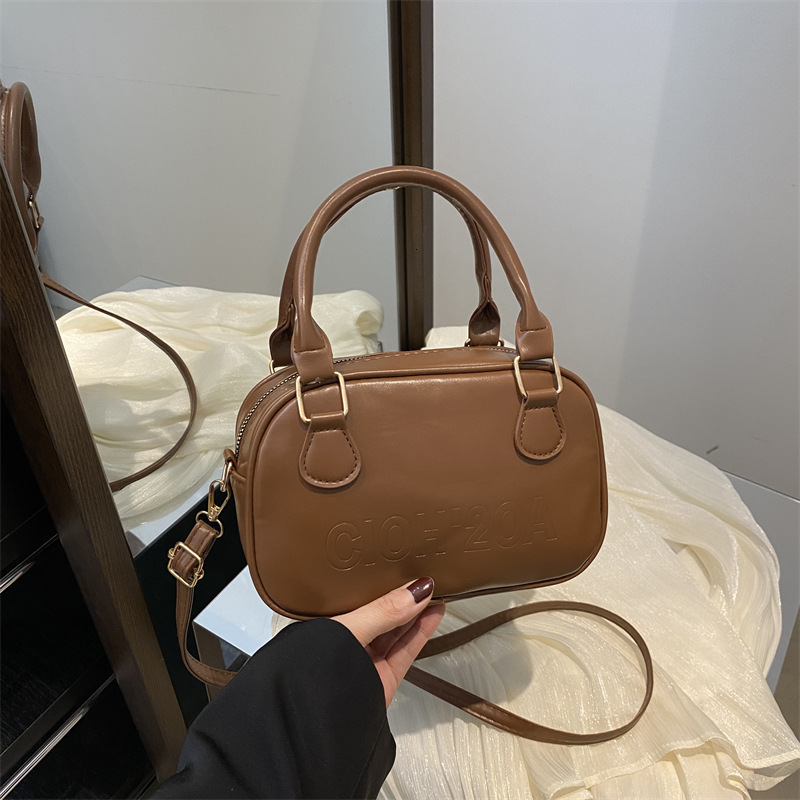 Free Delivery Designer Bag Spring 2025 New Crossbody Fashion Versatile Ins Single Shoulder Hand Held Small Hand Women's Luxury Bag