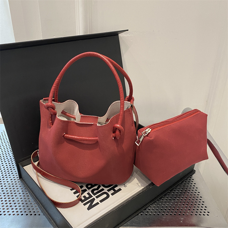 Free Delivery Designer Bag Commuter Hand 2025 Winter New Versatile Ins This Year Popular Single Shoulder Crossbody Baozi Mother For Women Luxury Bag