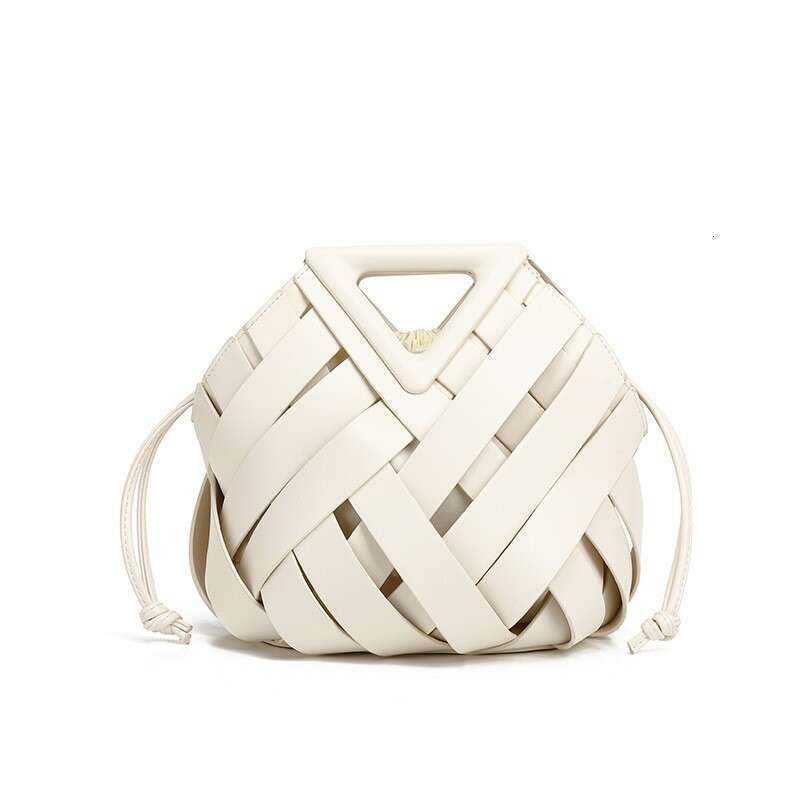 Large Capacity New Vegetable Basket handbag messenger bag Triangular Magnetic Buckle Hand Woven Hollow Women's Bag