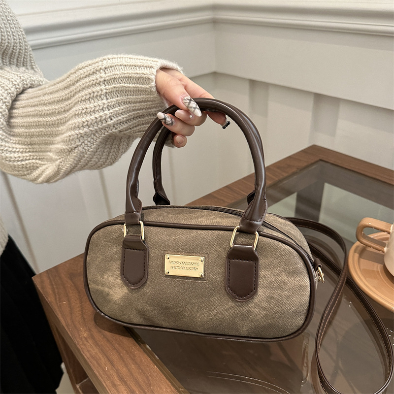 Free Delivery Designer Bag 2025 New Niche Design High End Feel Winter Women's Versatile Chain Crossbody Stylish Small Square Luxury Bag