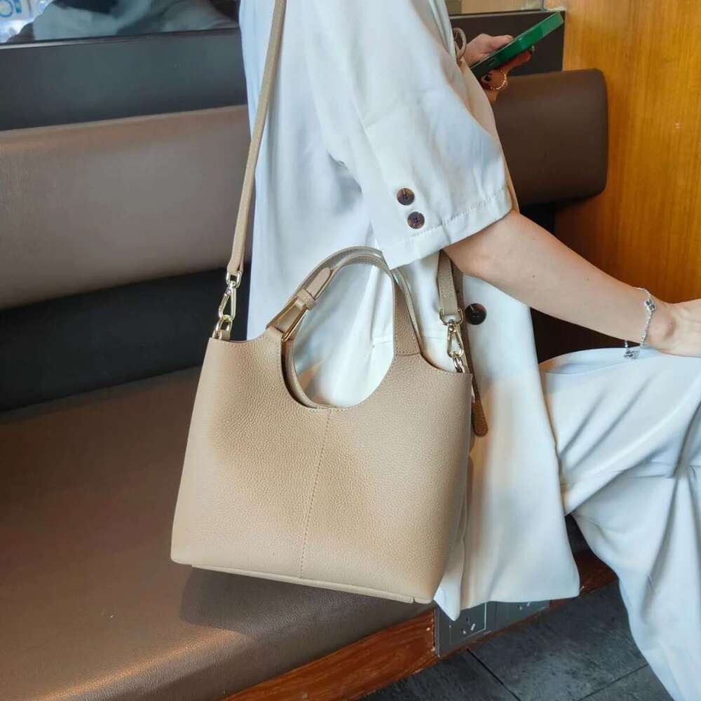 2025 New Head Layer Cowhide Large Capacity Women's Bag Soft Leather Crossbody Shoulder Ladies Handbag