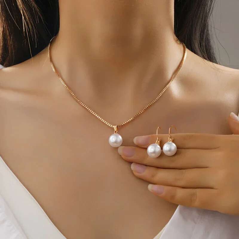 Uorich Classic Baroque Pendant Necklace For Women Temperament Geometric Design Light Pearl Earrings Jewelry Set