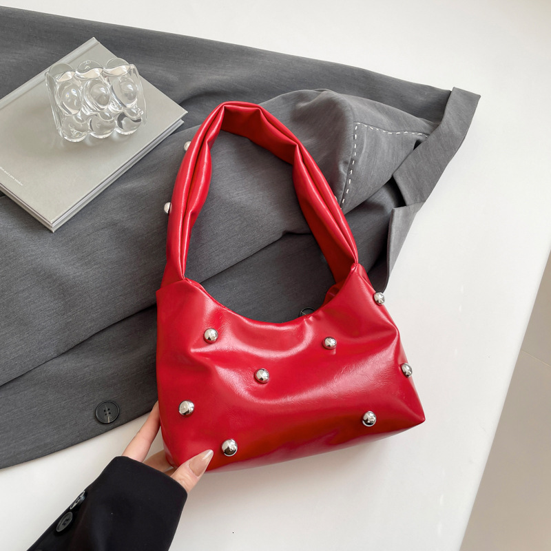 Luxury Bag New Free Delivery Designer Bag High End Crowd 2025 Spring New Rivet Shoulder Handbag Women's Commuting Armpit Bag