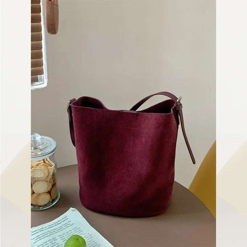 Retro Style Commuting Leather 2024 New Frosted Cowhide Bucket Bag, Women's High-End Single Shoulder Crossbody Bag