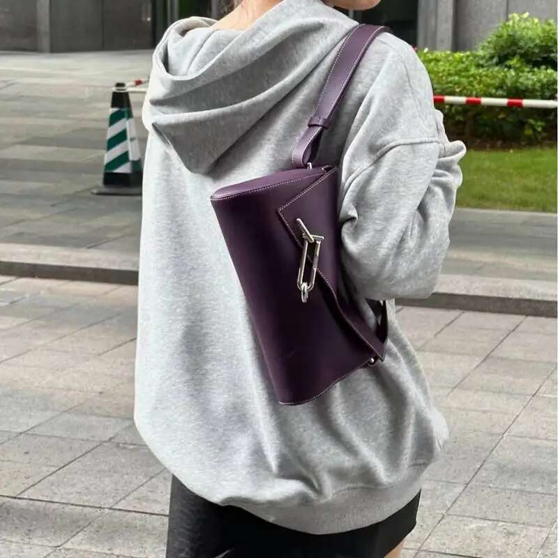 Niche Fashion Genuine Leather Women's Brand Lock Box Buckle Single Shoulder Small Square Bag Armpit Crossbody For Men