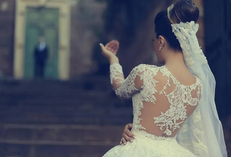 Luxury Arabic Dubai Sheer Jewel Neck Lace Ball Gown Wedding Dresses Princess Appliques Illusion Long Sleeves Bridal Gowns Vestidos De Festa
