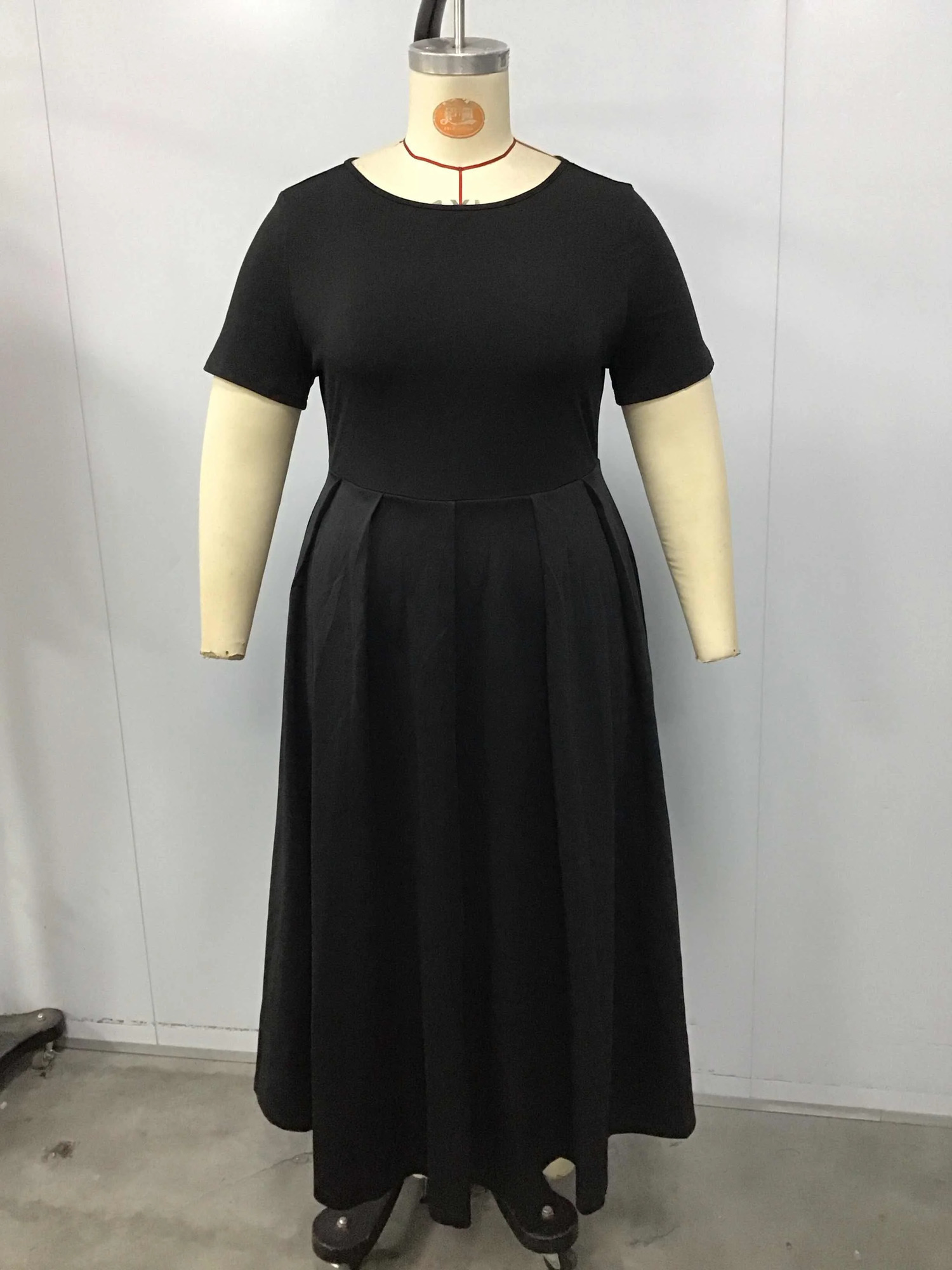 Women Plus Size Black Dress Short Sleeve Summer Casual Pleated A-Line Basic Long Dress Round Neck Fashion Evening Party Dresses 250509