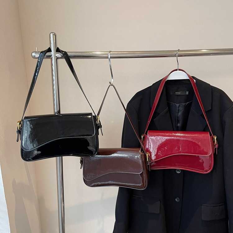 High quality new flip cover magnetic buckle shoulder bag for work and commuting Fashion and simple womens bag armpit bag diagonal cross handbag