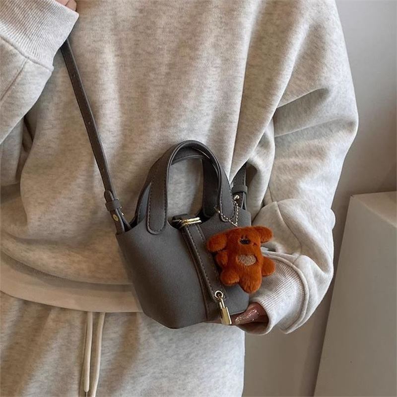 New vegetable basket mini bucket bag women's new high-end texture designer frosted crossbody bag niche single shoulder bag vegetable basket commu