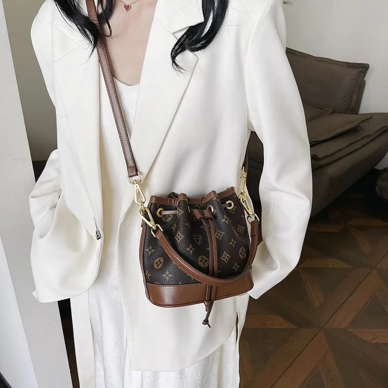 Designer 2025 Fashion Print High Quality Artwork Bucket Tote Shoulder Crossbody Bag Women's