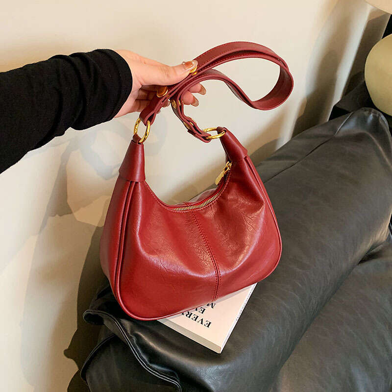 Design popular versatile underarm oil wax leather trendy ins, niche texture single shoulder crossbody bags, 2025 new style, chic and elegant temperame