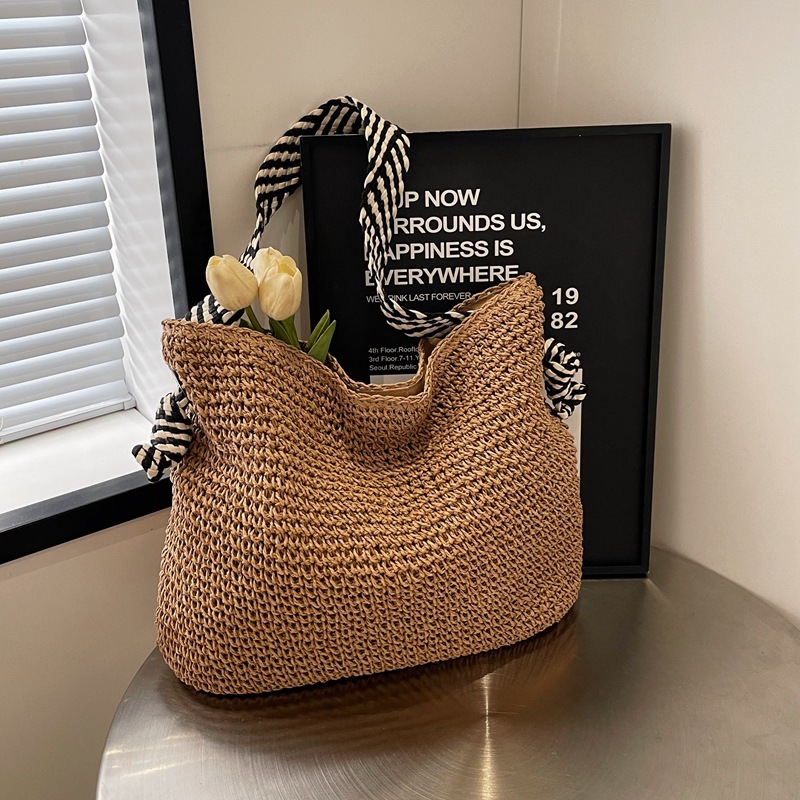 High quality new bag for vacation beach grass ladies 2025 designer new lazy style woven bag, large capacity fashionable single shoulder armpit bag