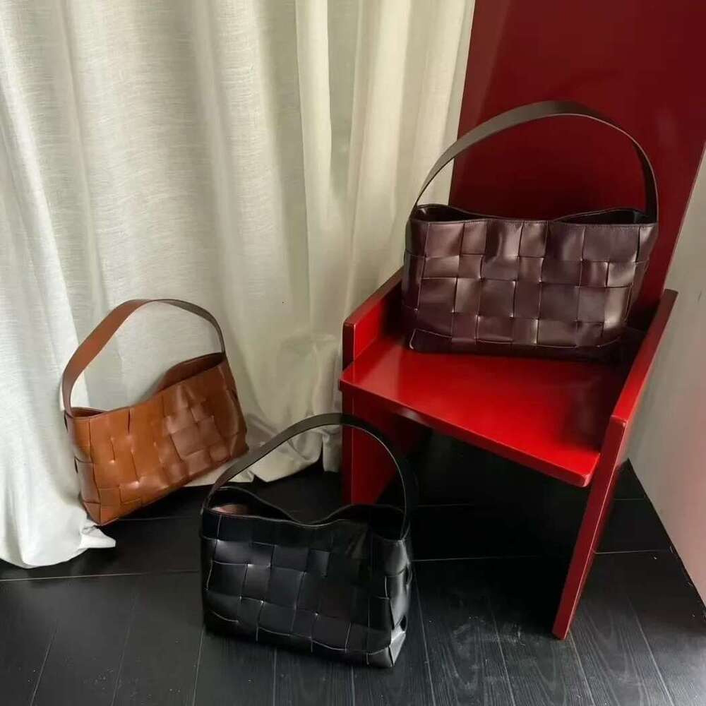 High-End Feel NicheDesign Women's Tote True Leather Large Capacity Versatile Single Shoulder Handbag Underarm Bag Vintage St