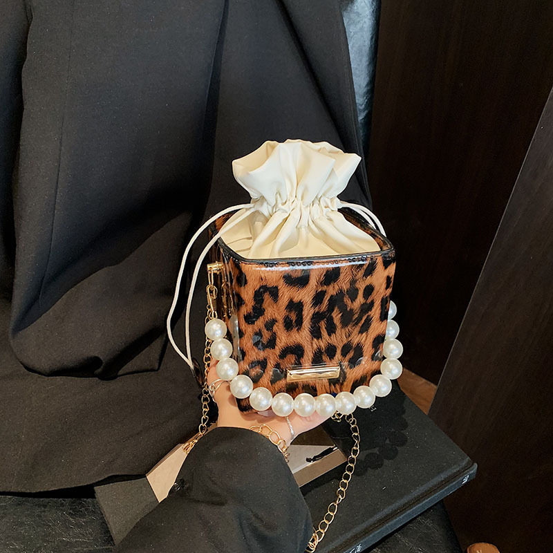 Free Delivery Designer Bag Internet Celebrity Mini Fashion Pearl Hand 2025 High End And Stylish Single Shoulder Crossbody Chain Small Square For Women
