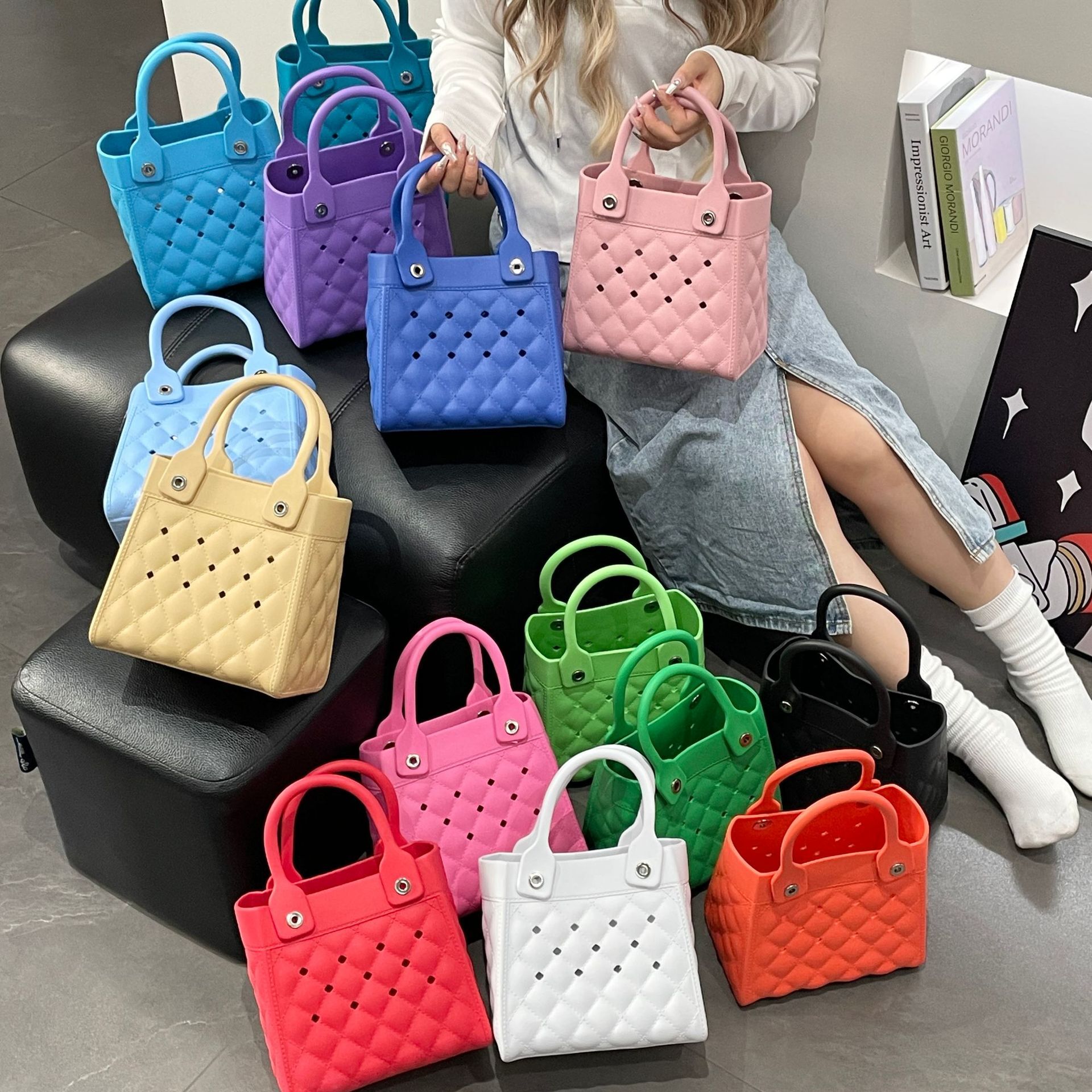 Korean Version Niche Tote 2024 Early Autumn New Women's Personalized Dopamine Small Bag Hollowed Out Diamond Grid Handbag