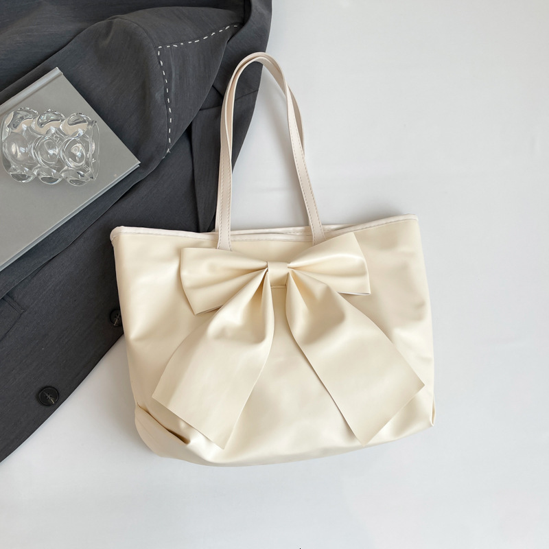 Bow Shaped Large Capacity Tote Luxury Bag New Free Delivery Designer Bag Bag For Women New Niche Highend Soft Face Commuting Handbag Shoulder Bag Crea