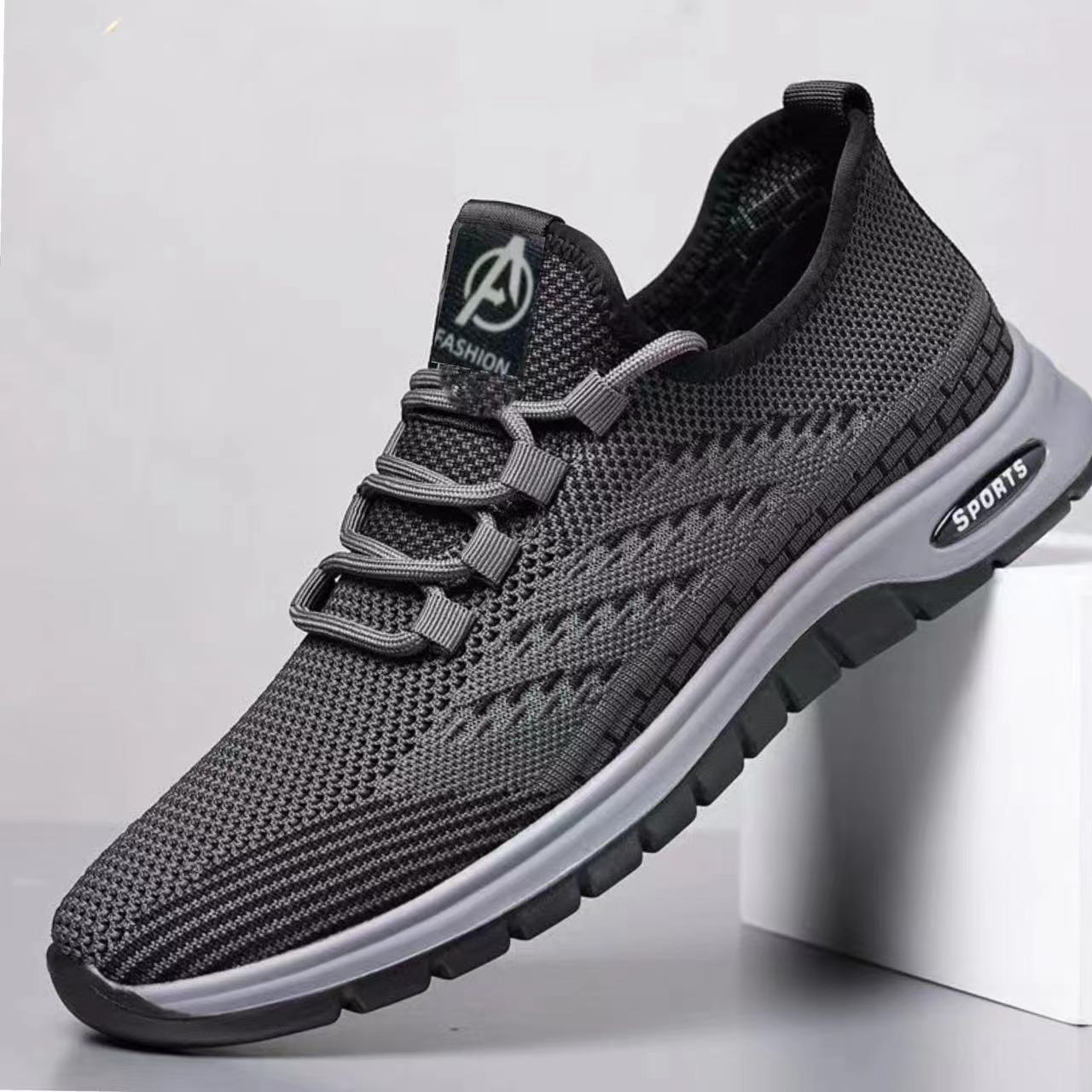 Men's new flying woven middle-aged and elderly simple casual shoes, soft sole anti slip, versatile lazy shoes for one foot