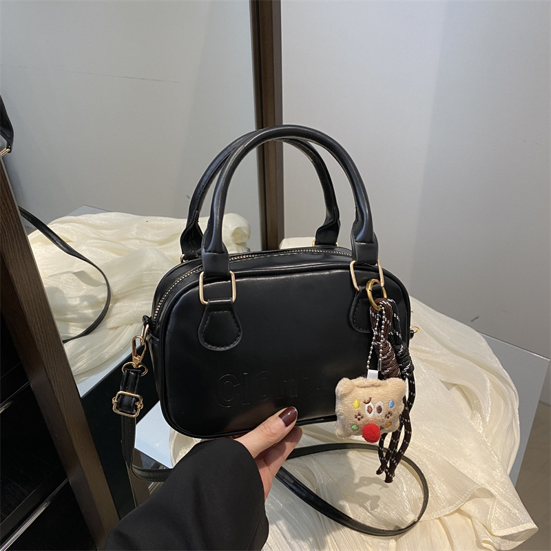 Free Delivery Designer Bag Spring 2025 New Crossbody Fashion Versatile Ins Single Shoulder Hand Held Small Hand Women's Luxury Bag