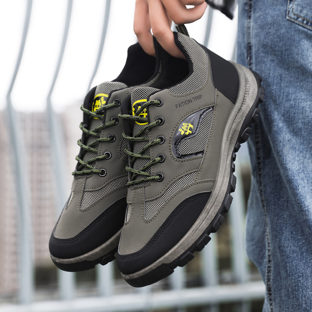 Outdoor hiking men's casual sports autumn and winter velvet cotton shoes, thick soled running shoes