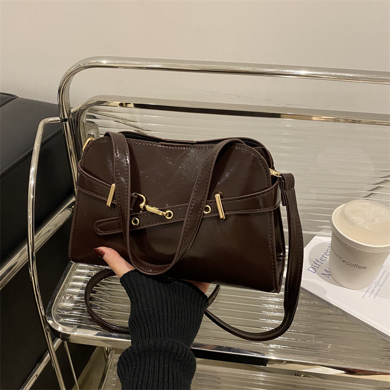 New Shoulder Bag For Spring And Summer Niche Temperament Women's Shell New Free Delivery Designer Bag Bag Luxury Bag Fashionable Simple Crossbody
